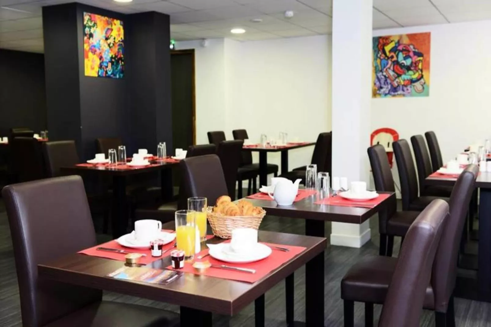 Appart'hôtel Odalys Colombélie-Dining room