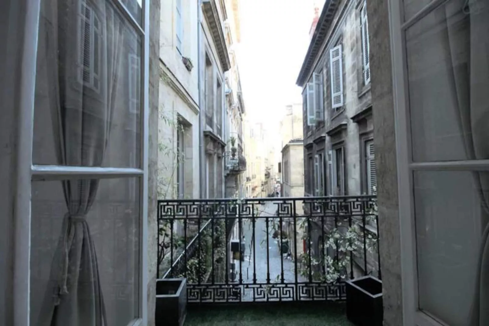 Magnifique Appartement De Charme Confortable Pour 6 Dans La Rue Ausone-Image-tags.