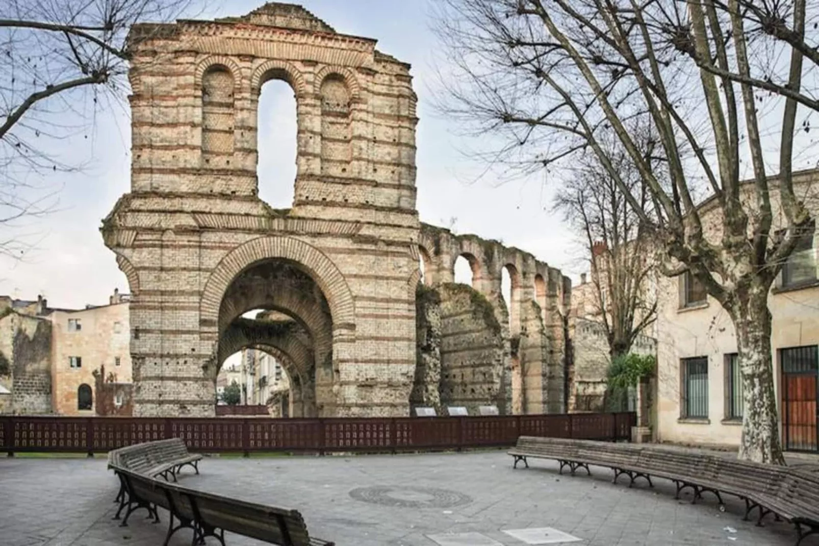 Appartement Avec Cachet En Duplex De 2 Chambres Situ&eacute; Vers La Gare St-jean-Exterior in winter