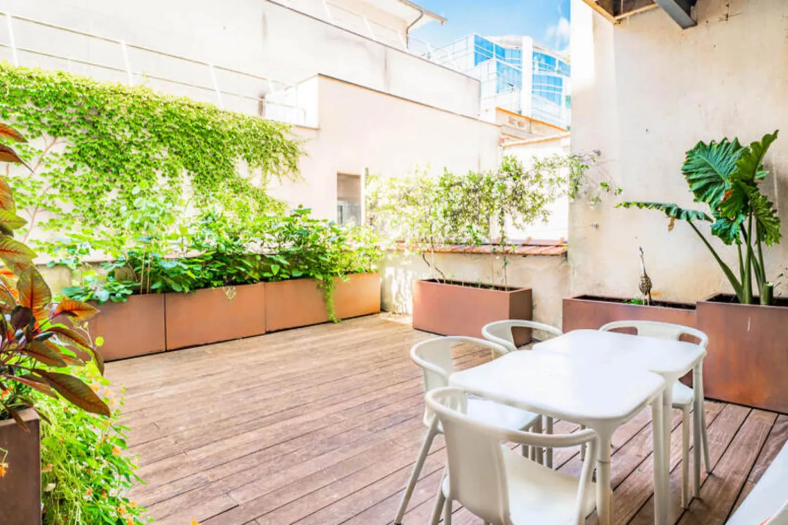 Magnifique Appartement 2 Chambres Avec Terrasse-Exterior in summer