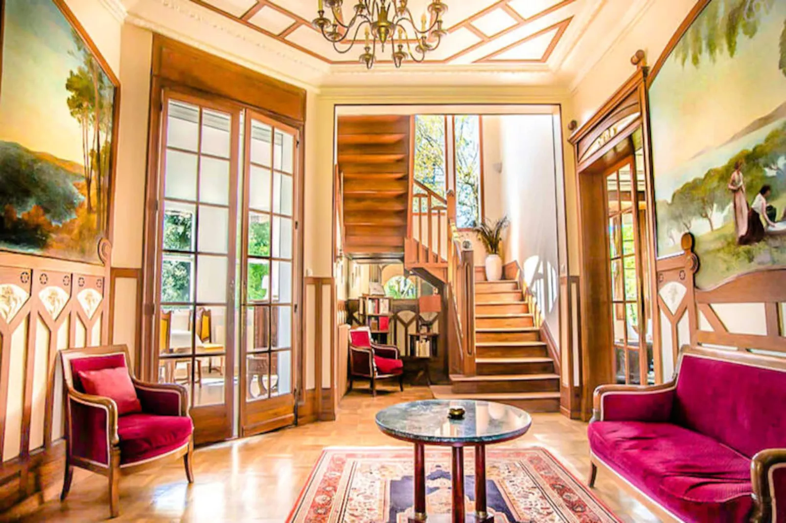 Villa  Arcachonnaise Spacieuse Au Style Authentique Proche De La Plage-Image-tags.