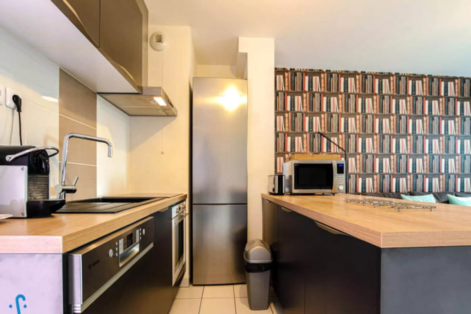 Appartement Charmant Et Moderne Pour 4 Avec Parking, Proche Cit&eacute; Du Vin-Image-tags.