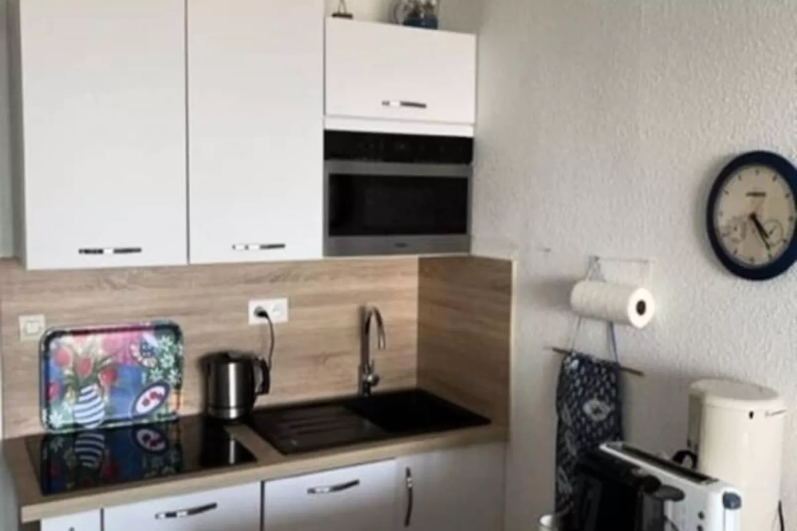 L'&eacute;l&eacute;gance Vue Mer Avec Piscine.-Image-tags.