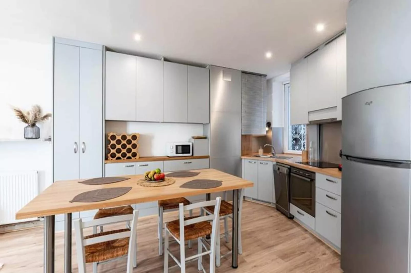 | La Gare Aux 400 Couverts 🚅 | Gare, Gem, Tramway-Salle à manger