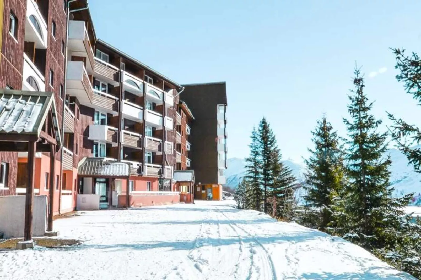 Résidence Les Horizons d'Huez - maeva Home-Exterior in winter