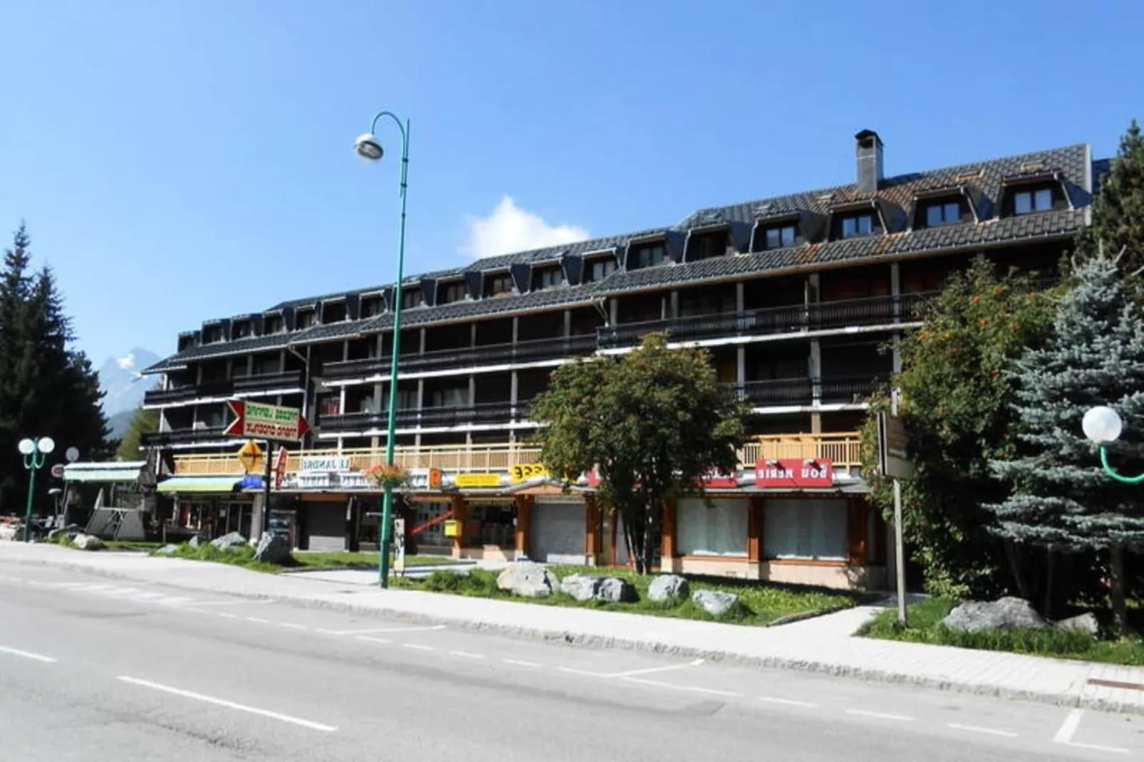 Résidence Olympe-Exterior in summer