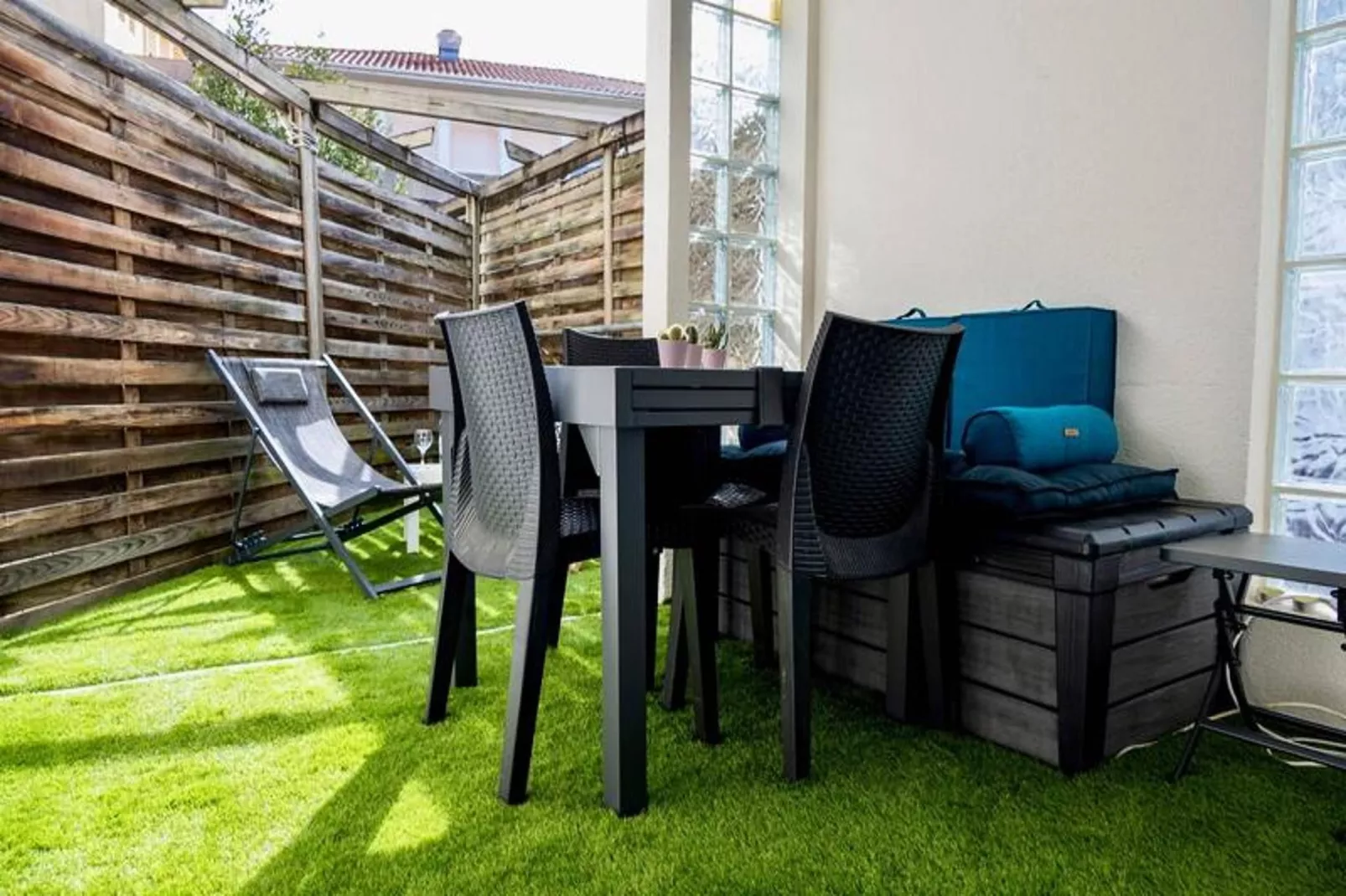 Résidence Du Centre-Gardens in summer