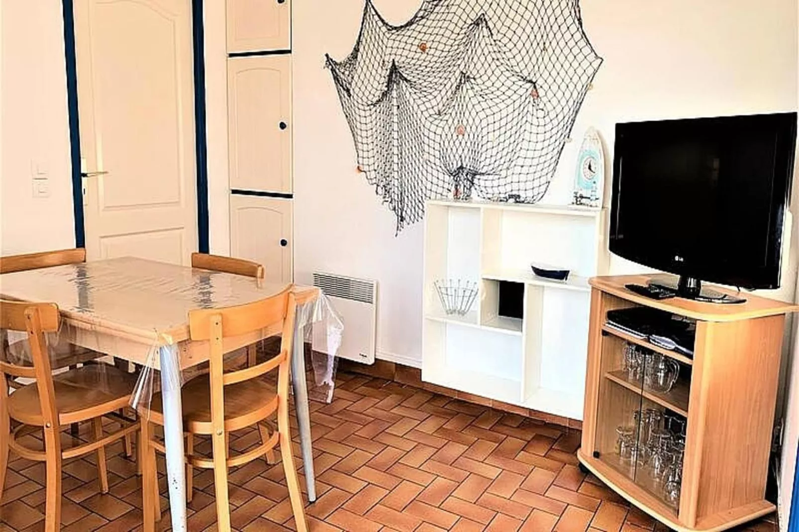 Résidence 28 Rue Des Corsaires-Dining room