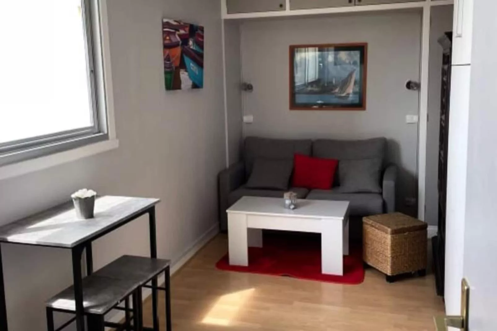 Résidence Studio Avec Parking 100 M D&eacute;parts Pour Les Iles-Living room