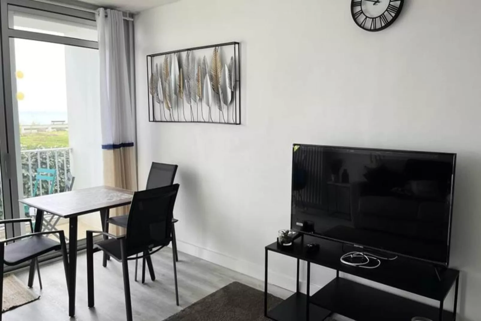 Résidence Vue Sur Les 3 &icirc;les Pr&ecirc;t De La  Thalasso-Living room