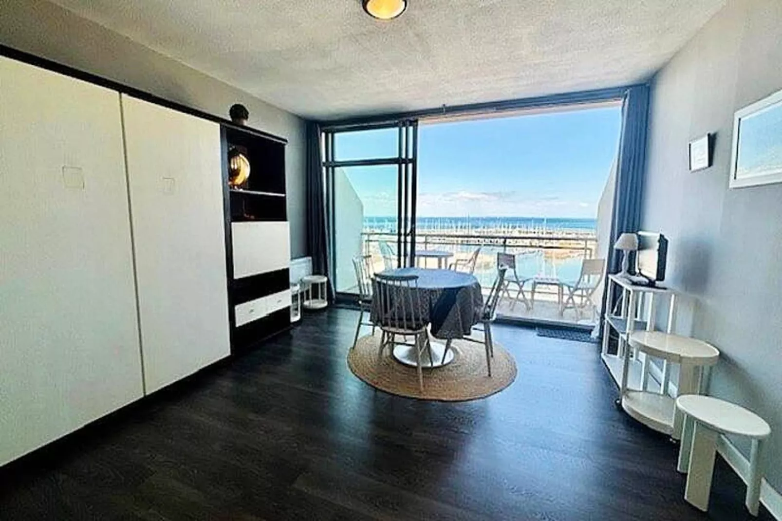 Résidence Le Mane-Dining room