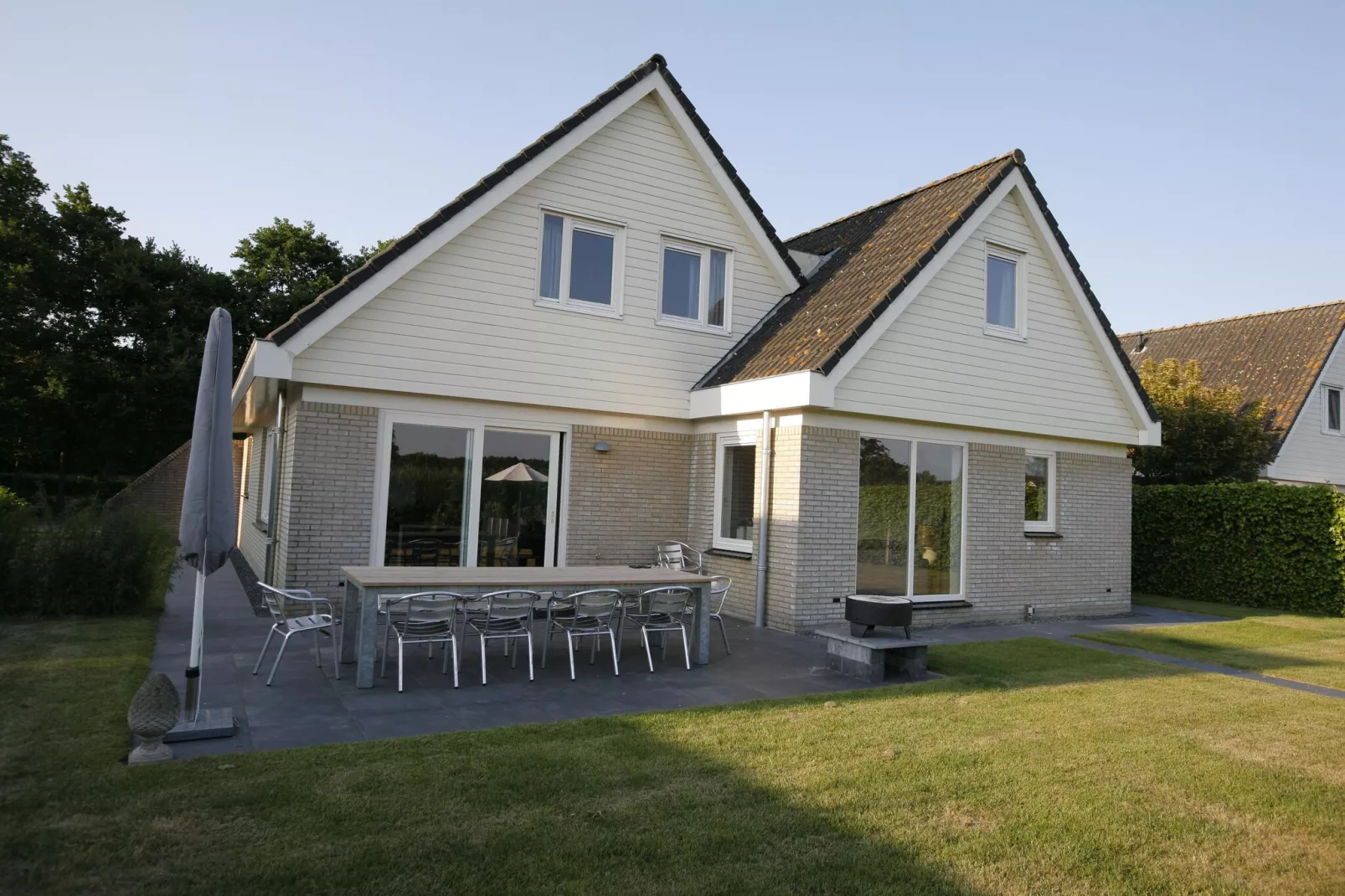 De Jutter-Exterior summer