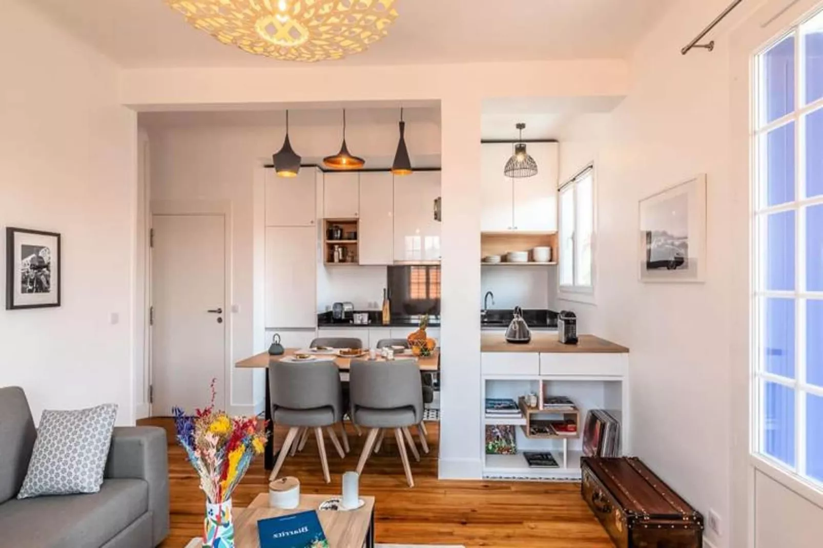 Superbe Appartement Plein De Charme Avec Balcon, 2ch, &agrave; 5min De La Plage-Living room