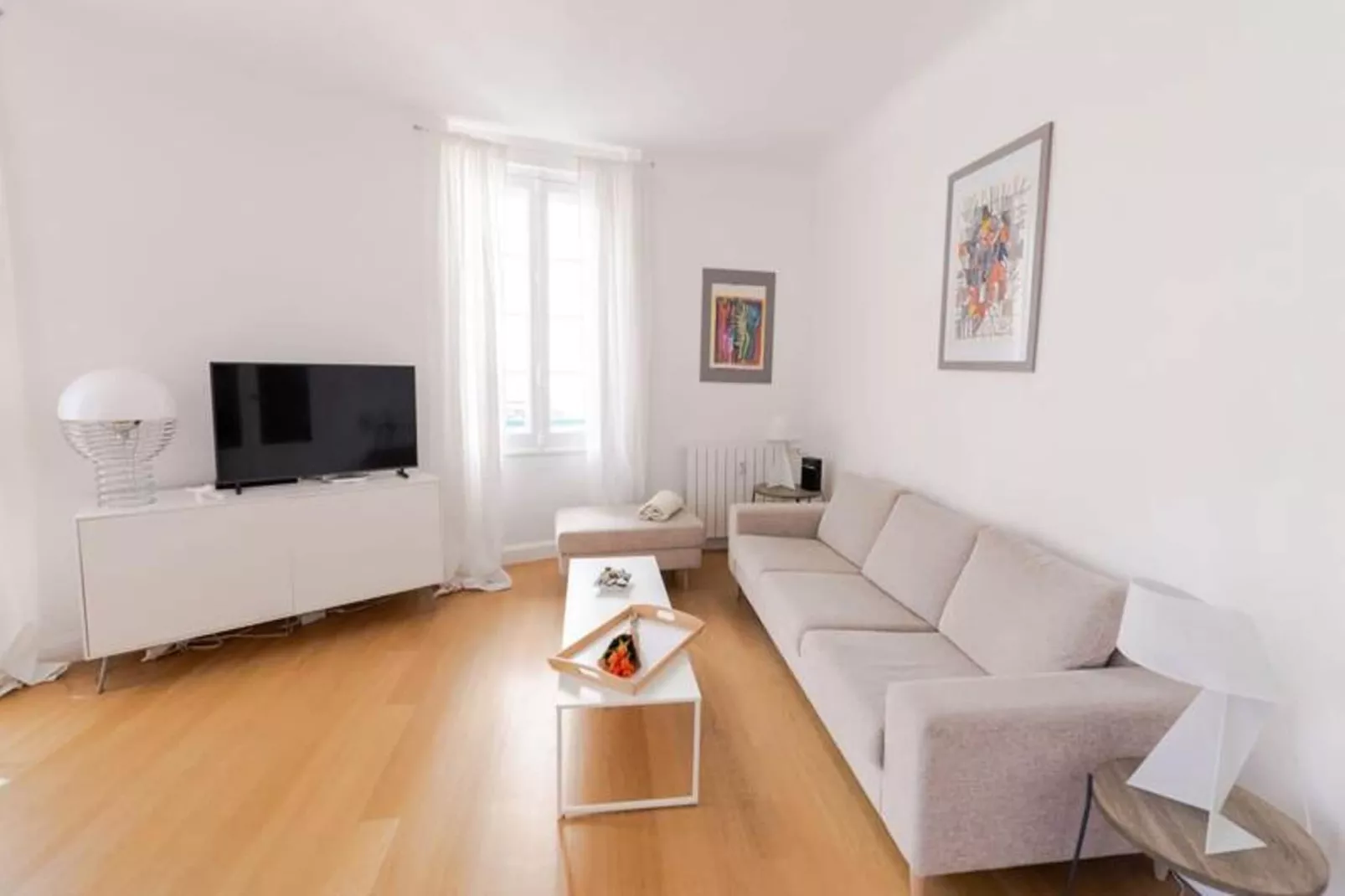 Appartement  Spacieux En Plein Centre-ville-Living room