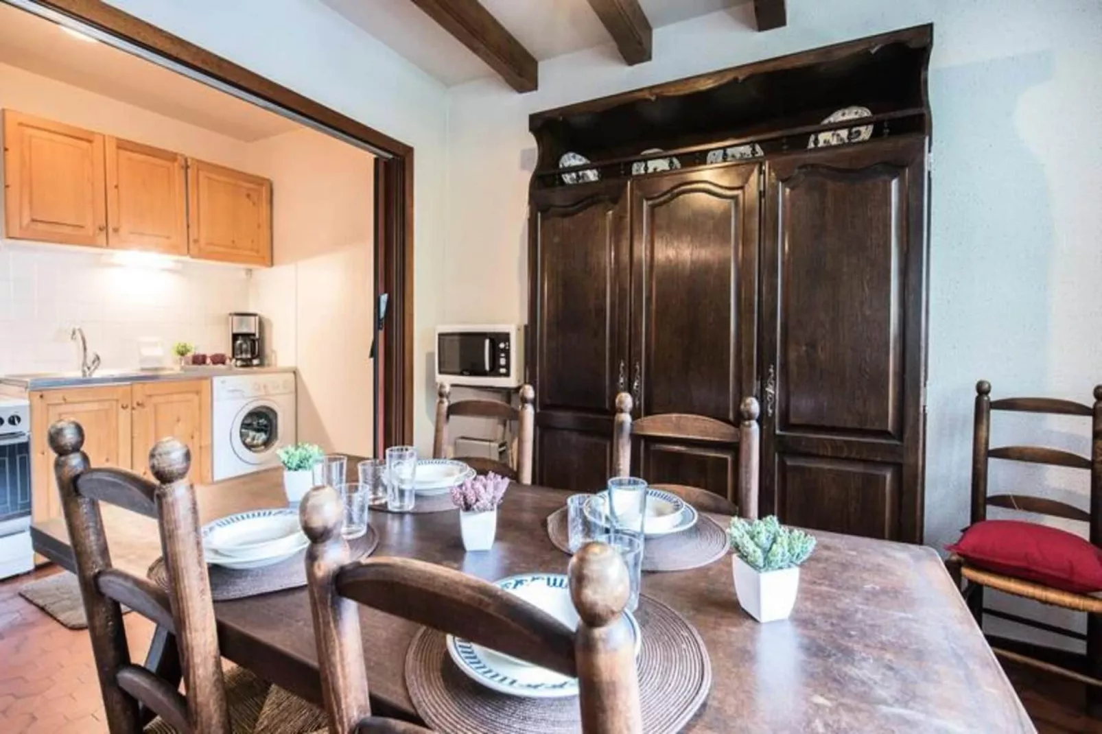 Résidence Neste C-Dining room