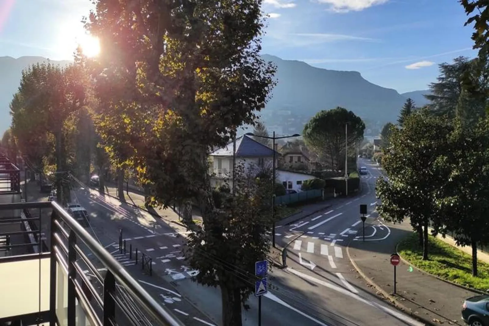 T2 Tout Neuf Entre Lac Et Centre-ville-View in summer