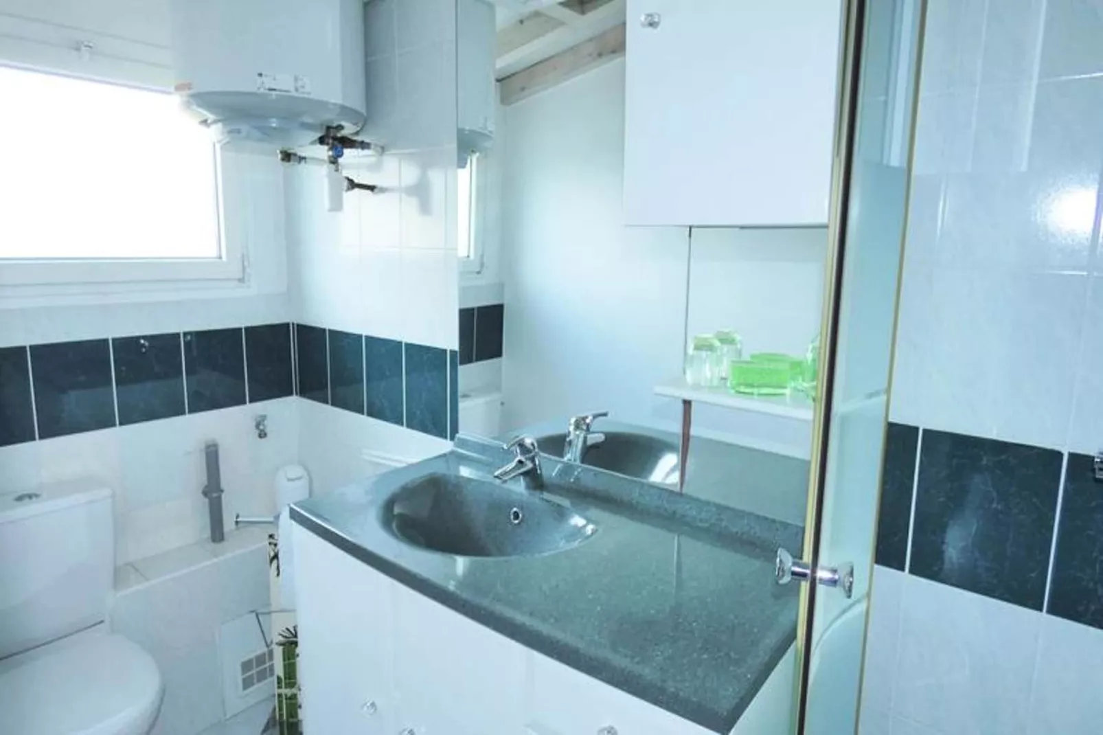 Résidence 12 Chemin De Chevaline-Salle de bain