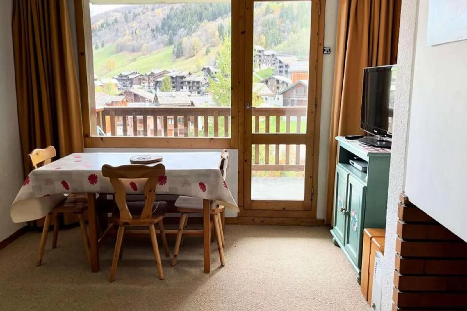 Résidence Cotes-Dining room