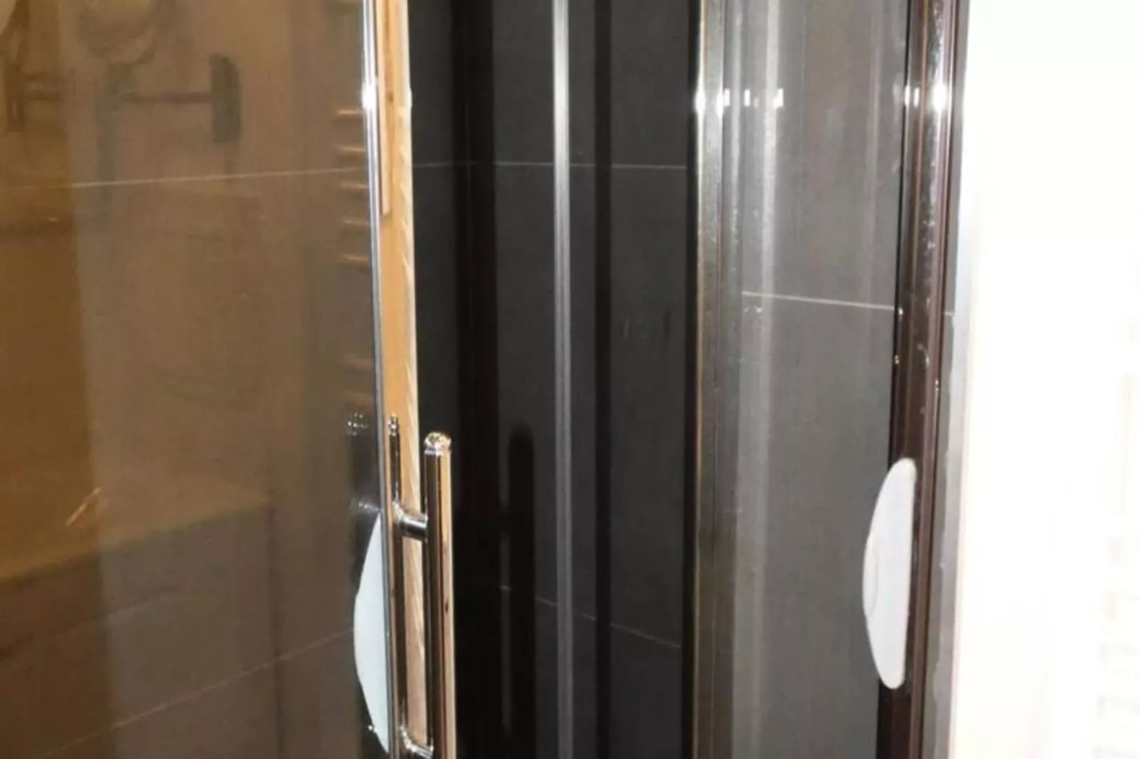 Résidence Lauziere Dessous-Bathroom