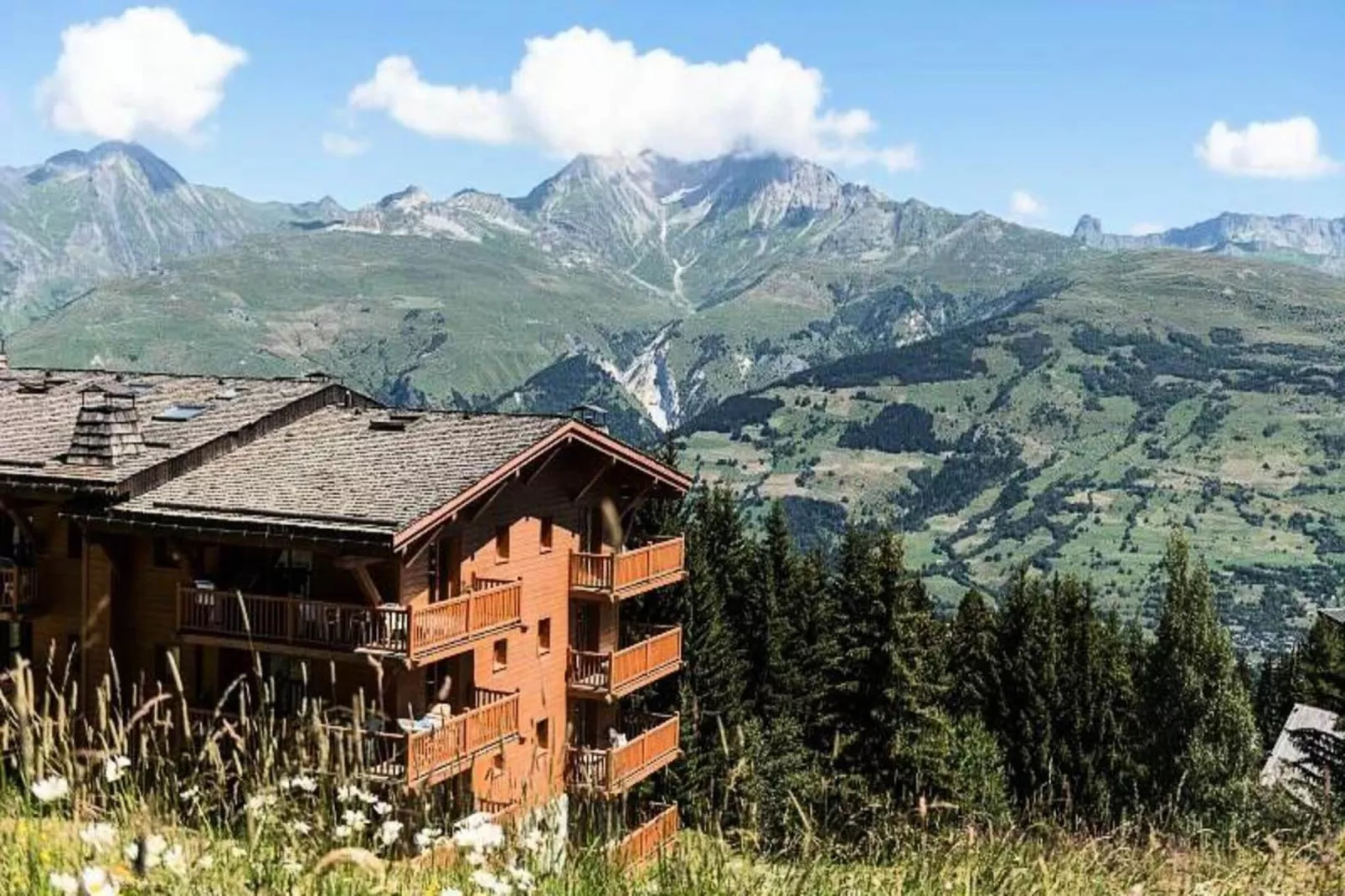 Résidence Les Alpages de Chantel - maeva Home - Exterior in winter