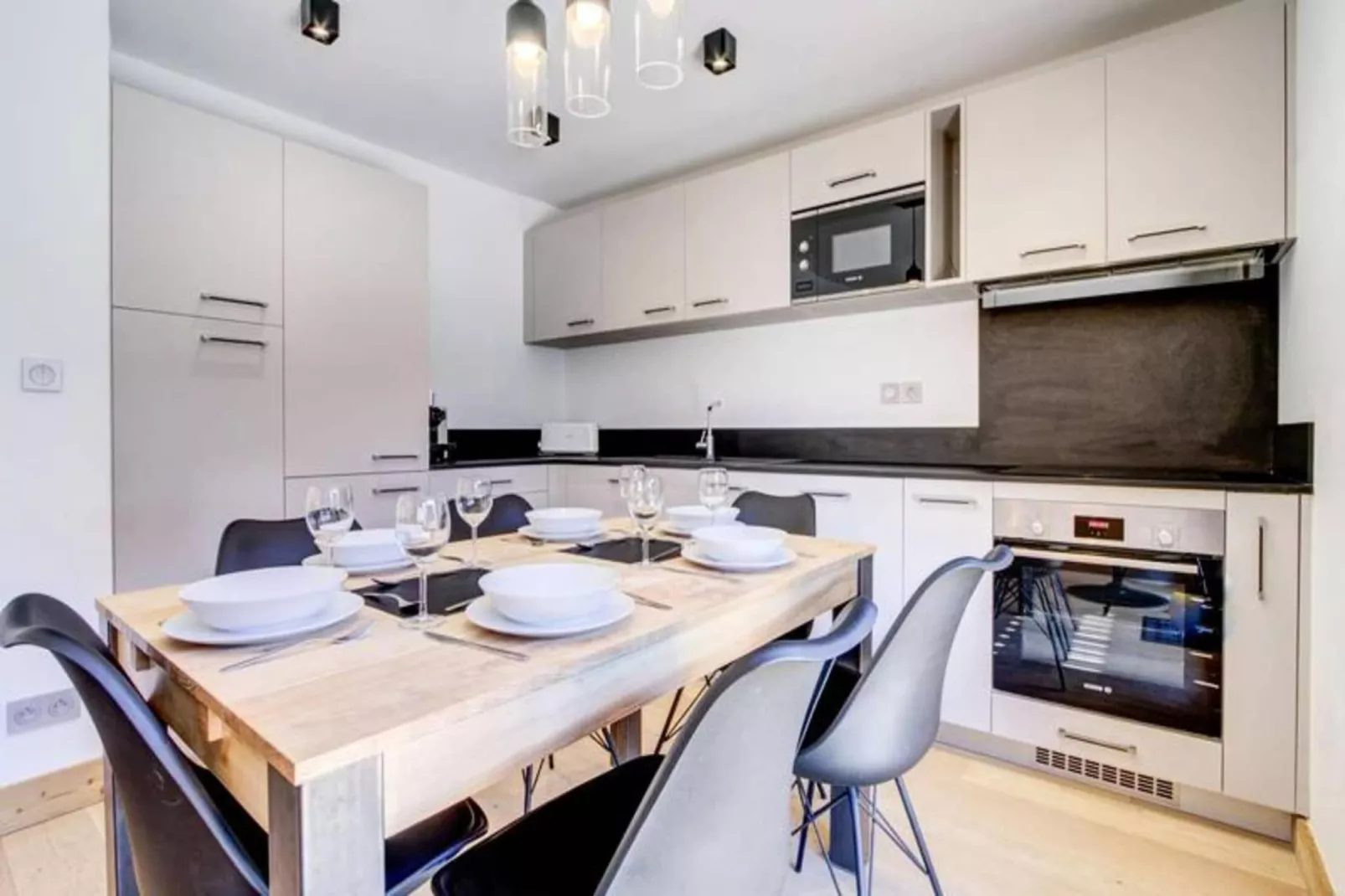 Résidence Frenes Hauts-Dining room