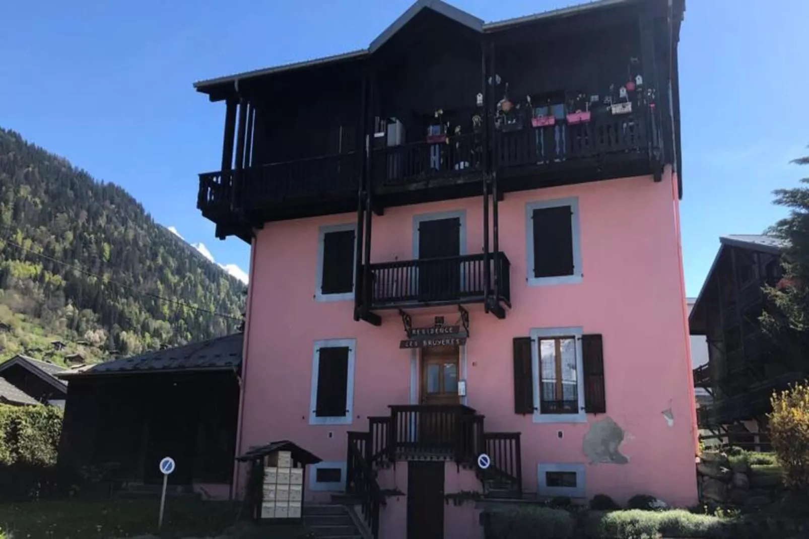 Résidence Les Bruyeres-Exterior in summer