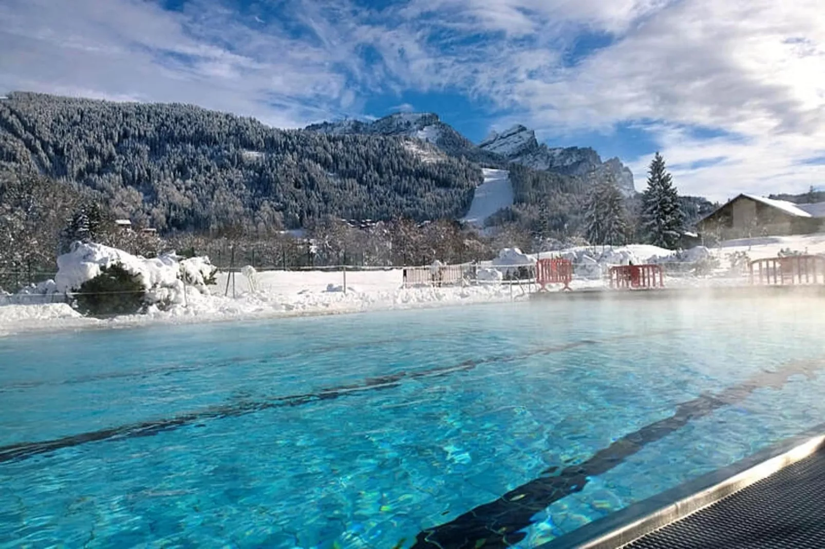 Studio à Les Carroz-d'Arâches-Schwimmbad