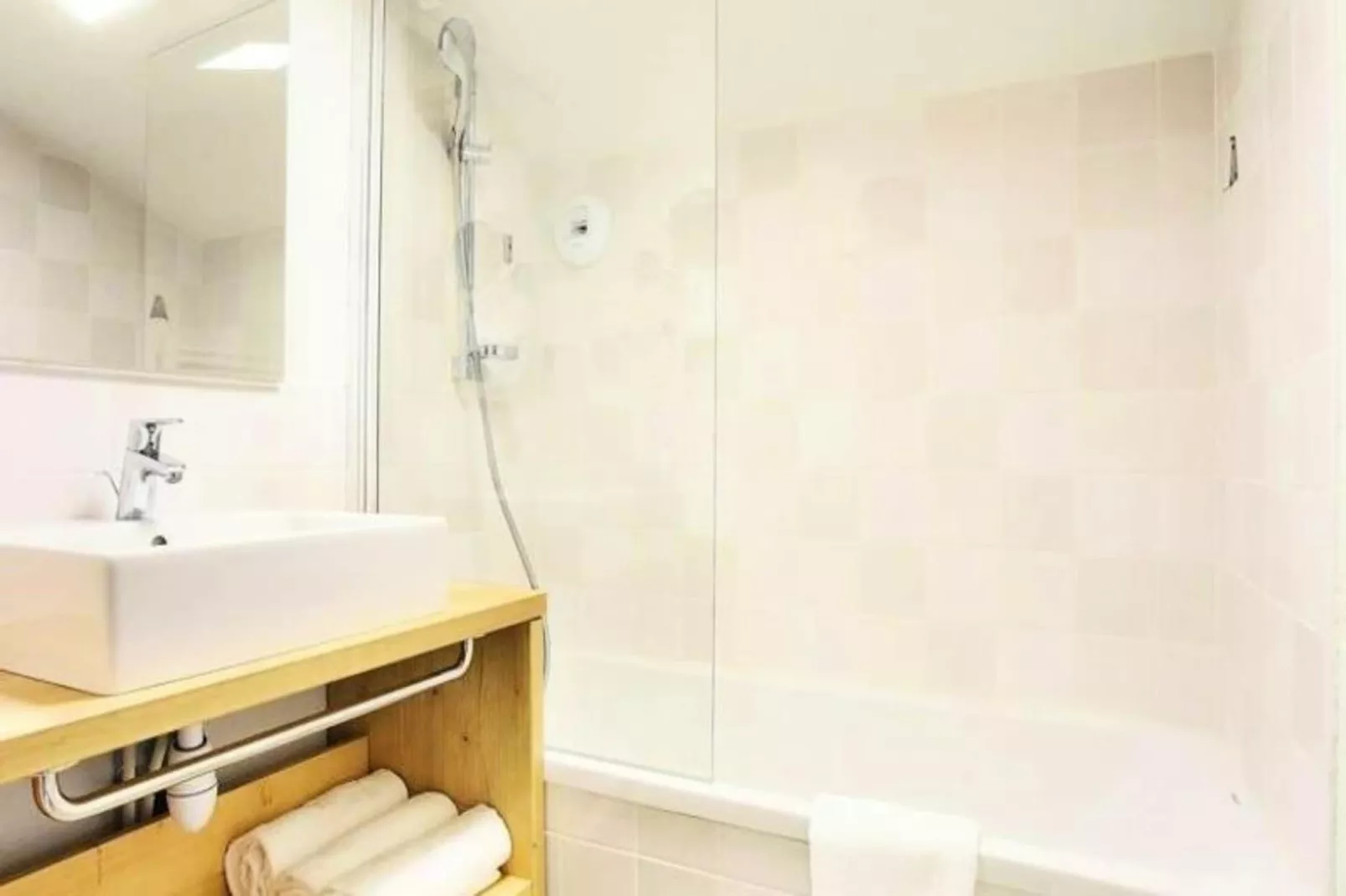 Résidence Prestige Odalys Les Fermes de Châtel-Bathroom