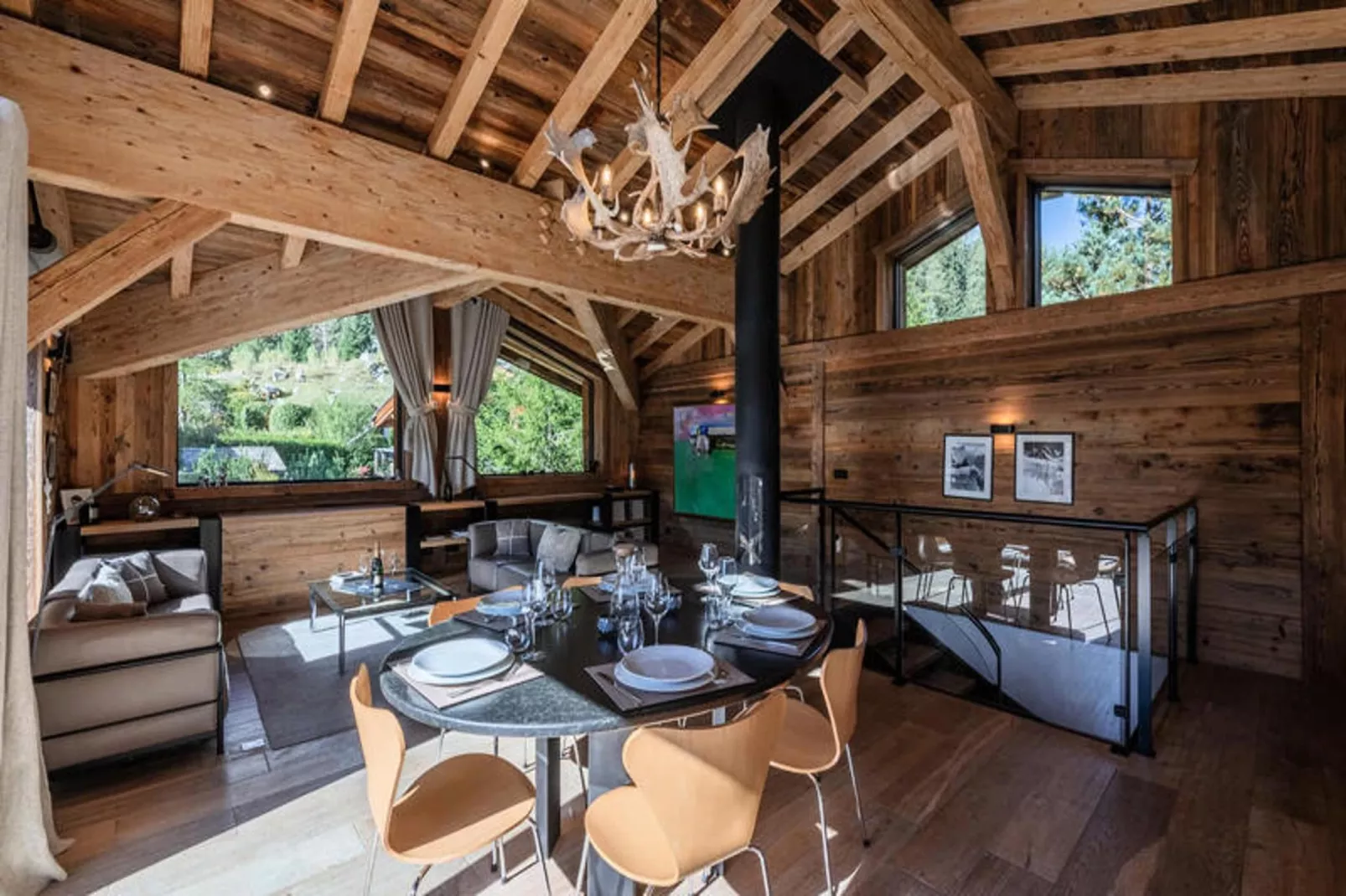 Résidence Black Wood-Dining room