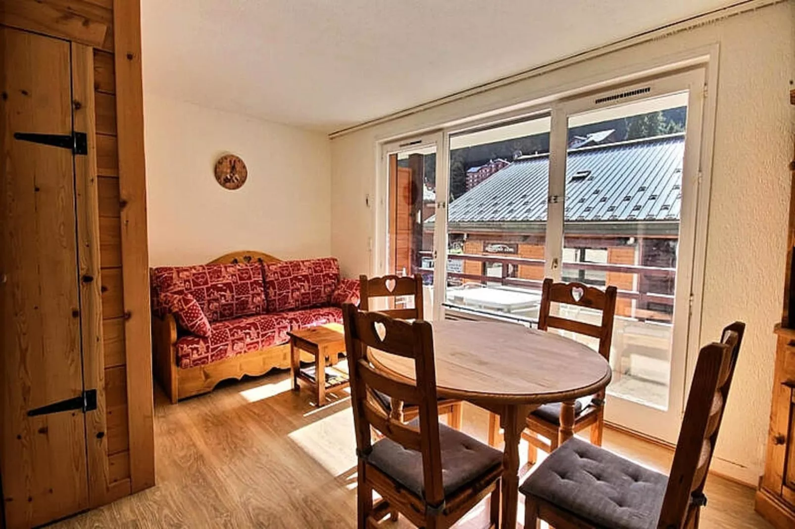 Studio à Saint Jean d'Aulps-Dining room