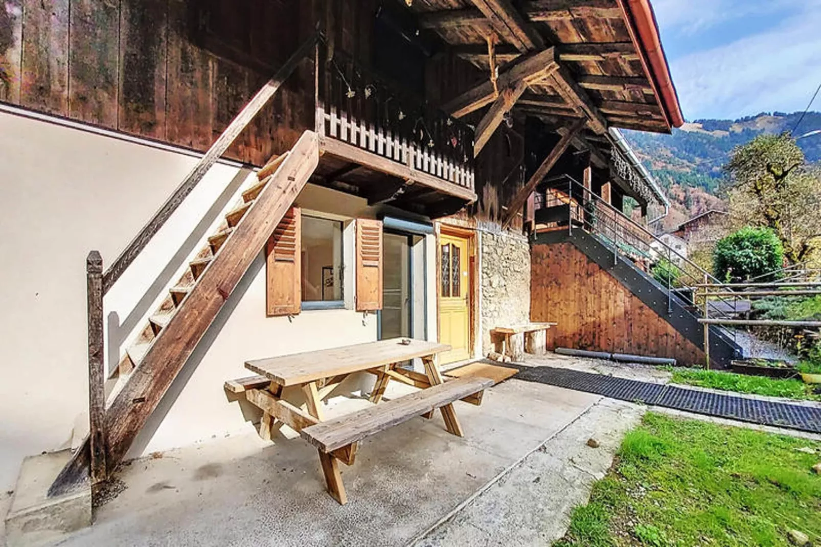 Appartements à Saint Jean d'Aulps-Exterior in summer