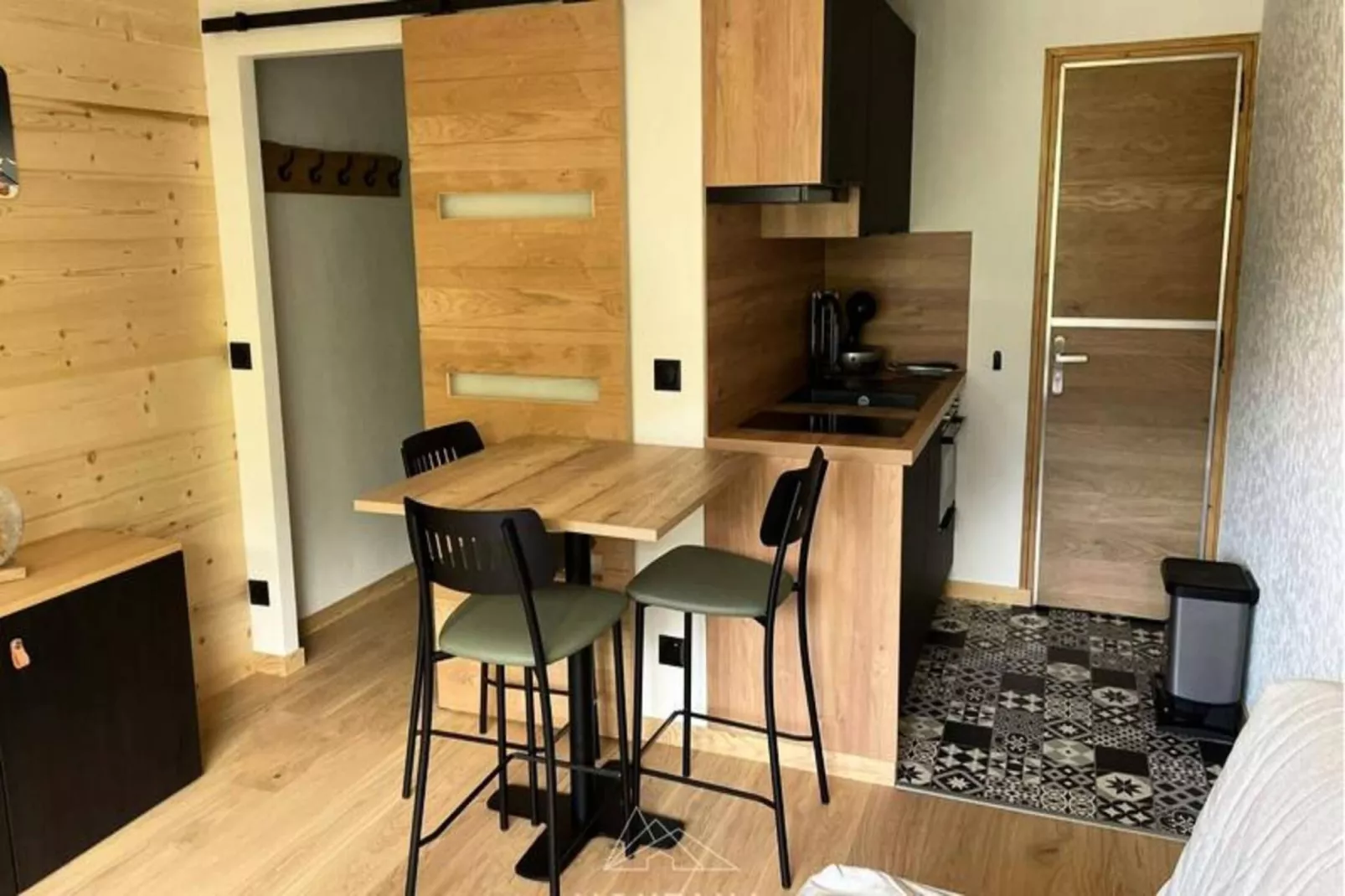 Résidence Eparvi-Dining room