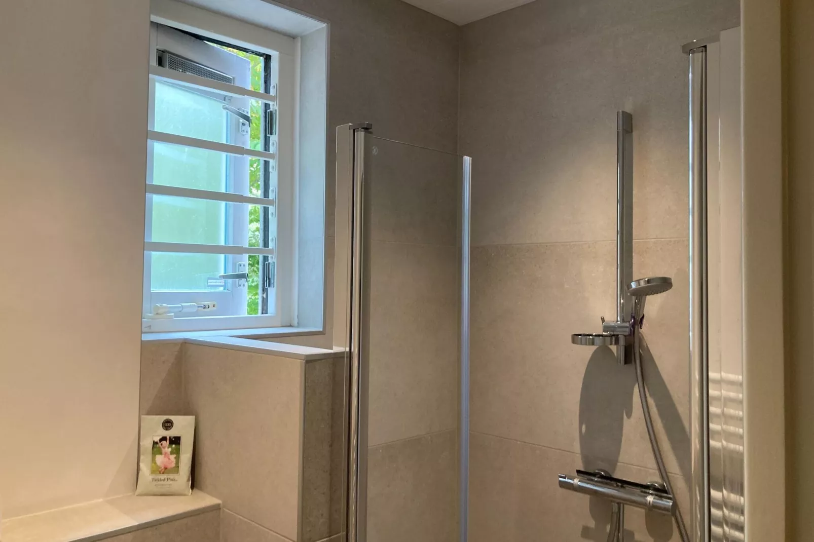 Zeeroos-Bathroom