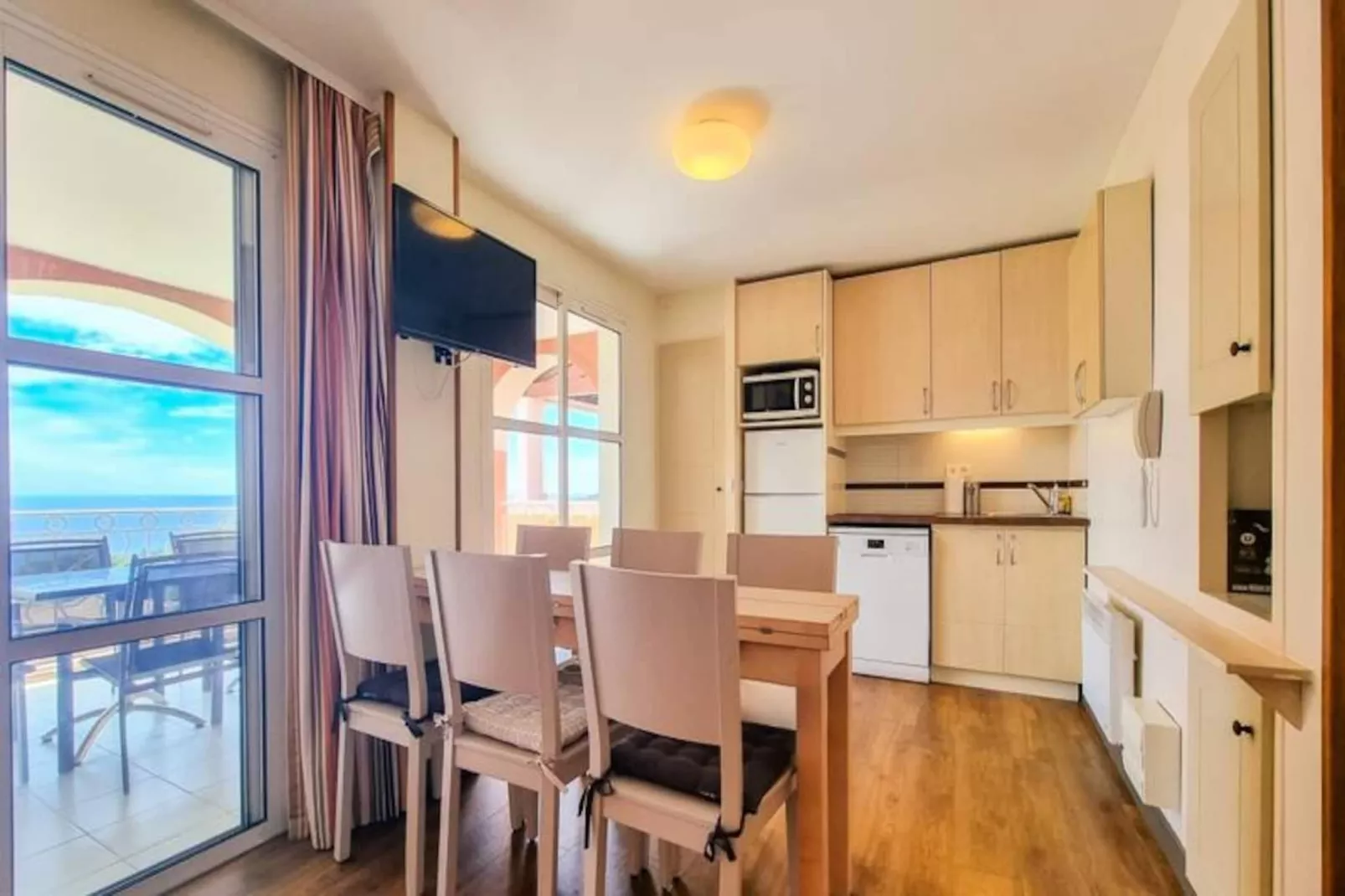 Appartement 6 Pers Vue Mer Pr&egrave;s Des Plages &agrave; Agay-Image-tags.