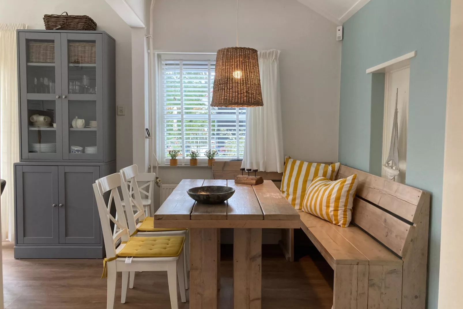 Zeeroos-Dining room
