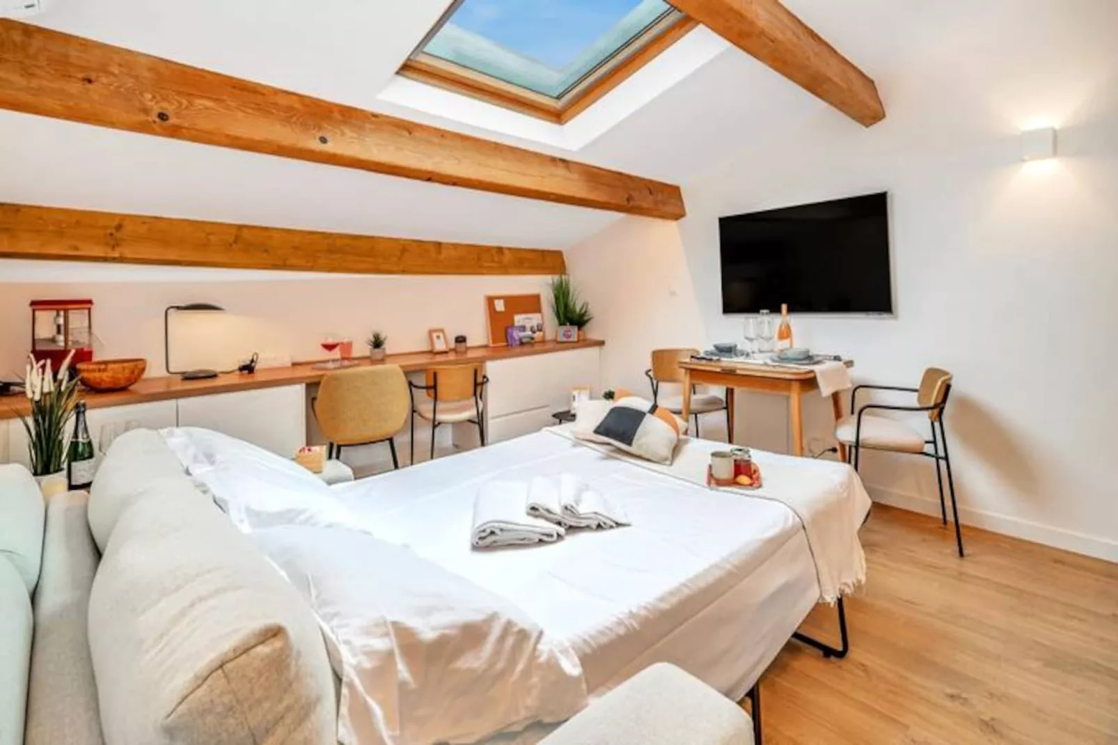 Appartement L&rsquo;hirondelle | Les Nids De La Diane-Image-tags.