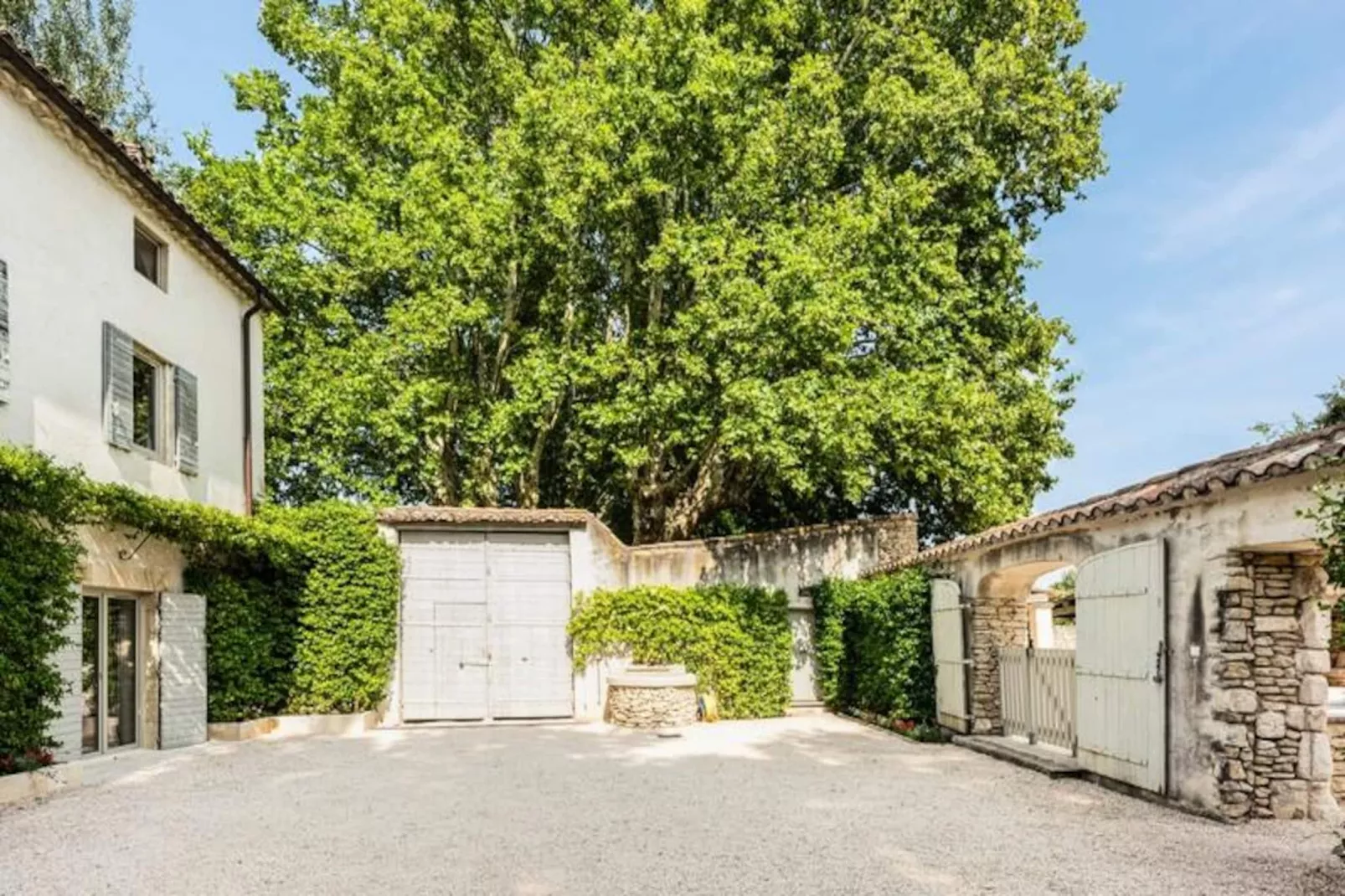 Maison De Famille En Provence-Image-tags.