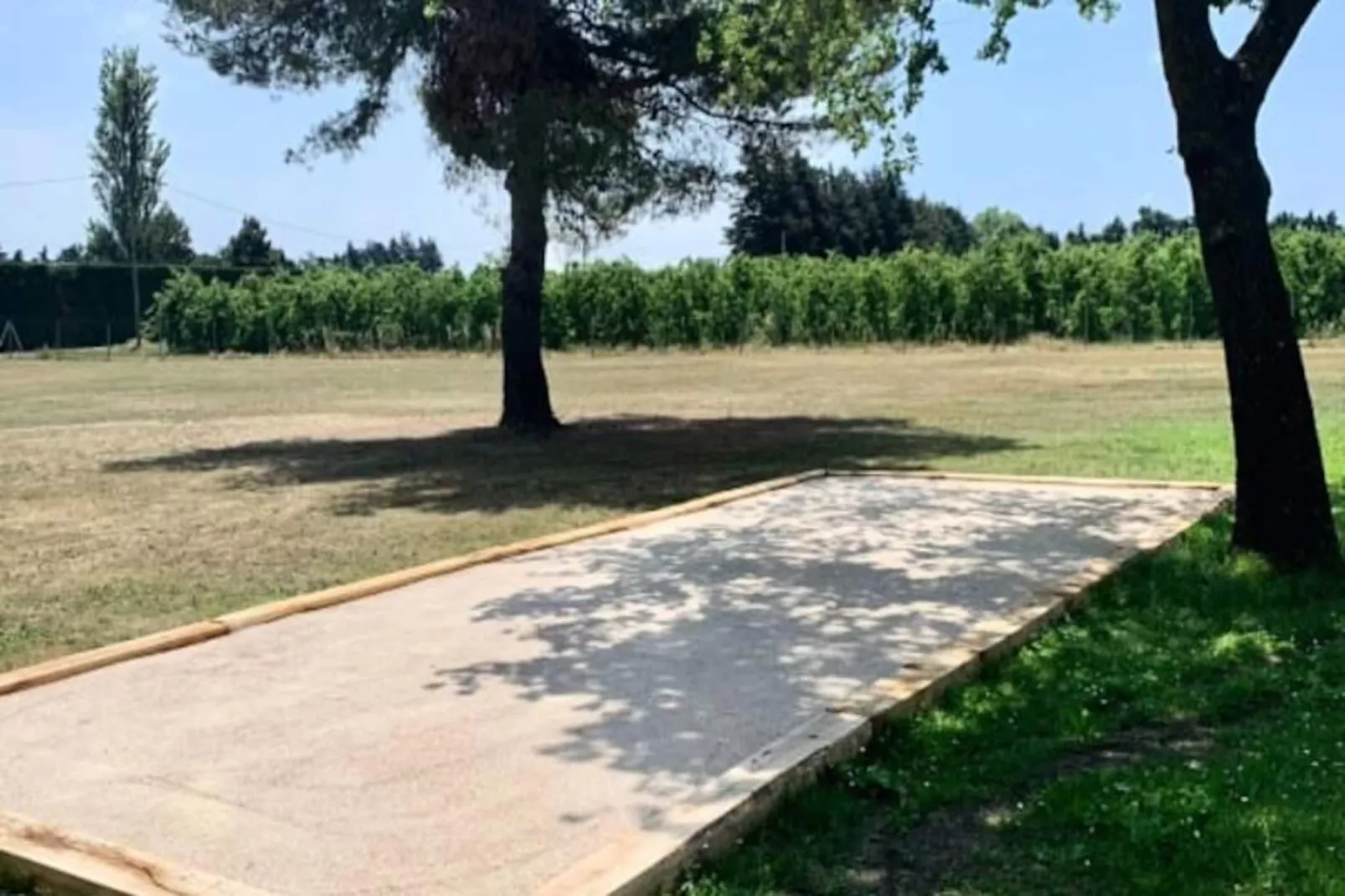 Maison Contemporaine - Grand Jardin Et Piscine Priv&eacute;e-Image-tags.