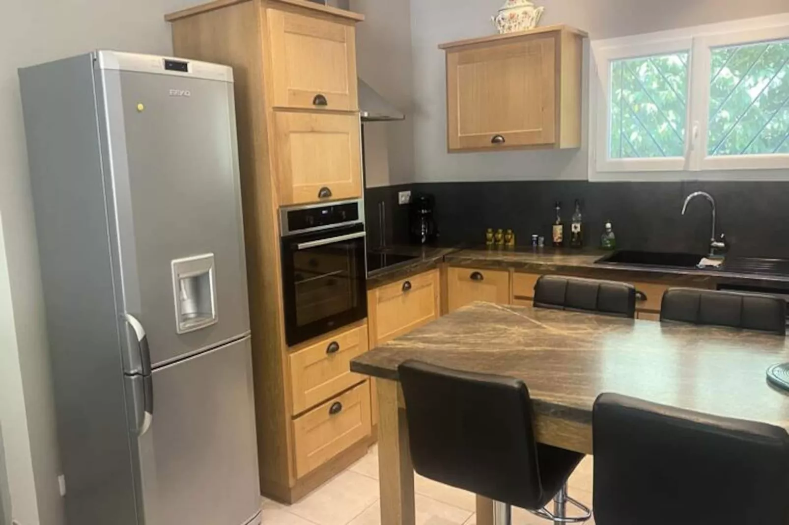 Le Ribbou - Isle-sur-la-sorgue-Image-tags.