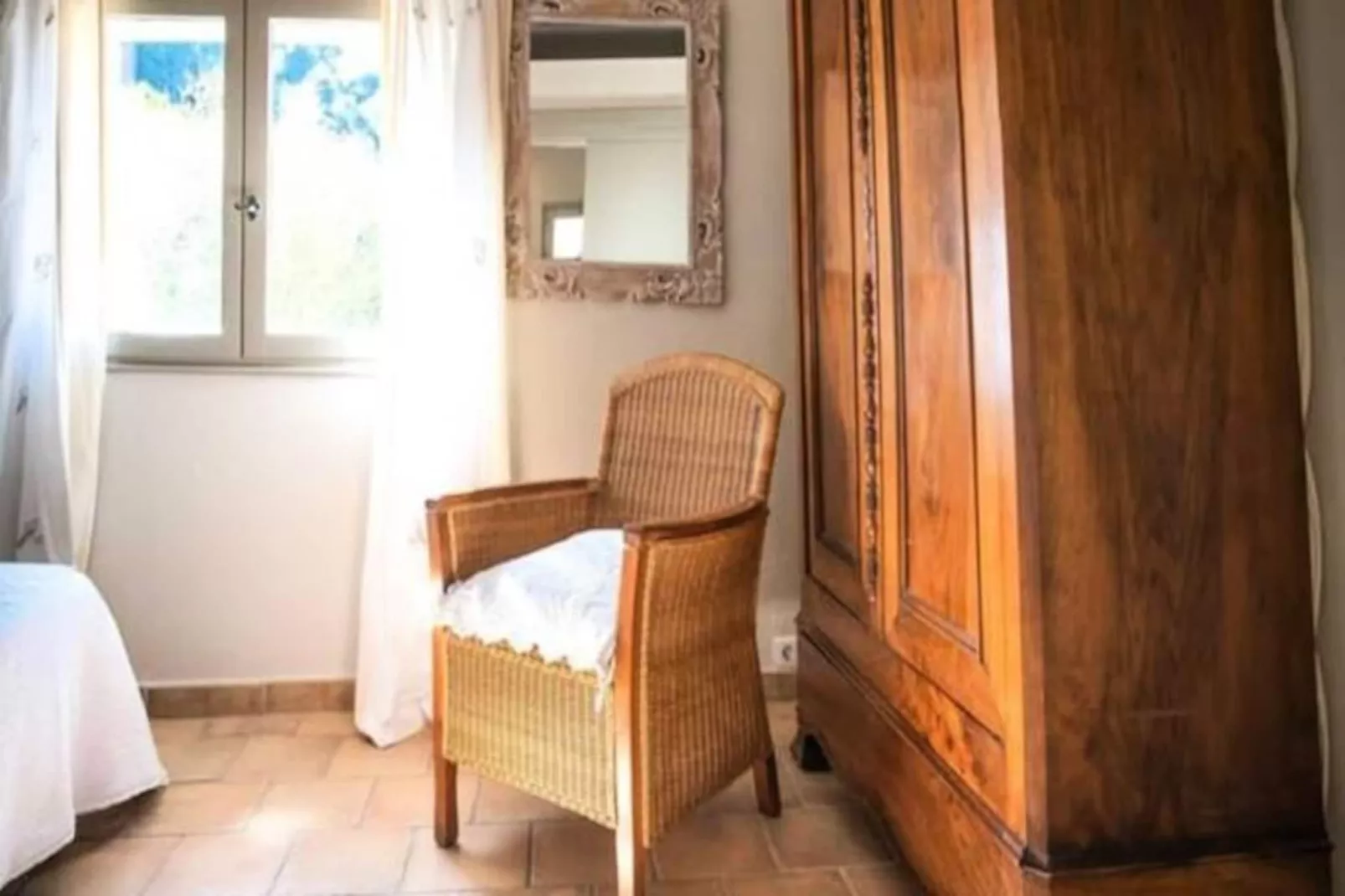 #perle Rare !charmante Maison Avec  Piscine Au Bord De La Rivi&egrave;re-Image-tags.