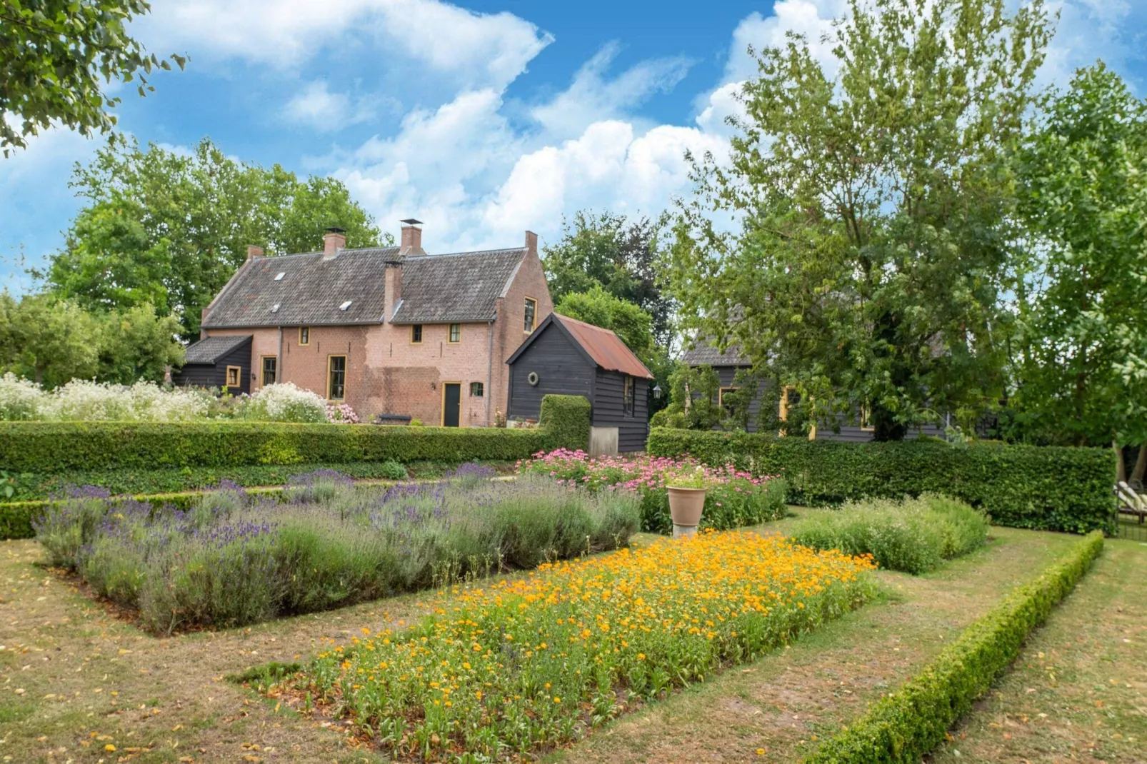 Koetshuis 't Geyn-Landgoed Noordenhoek-Exterior summer