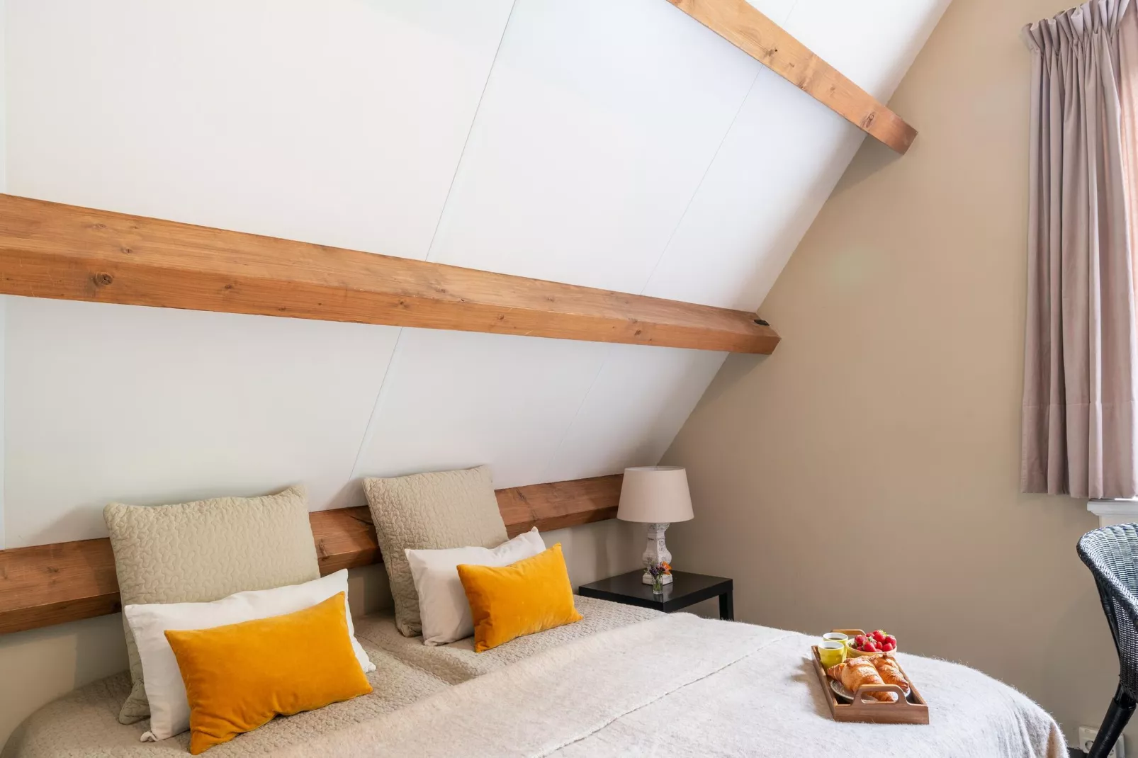 Koetshuis 't Geyn-Landgoed Noordenhoek-Bedroom