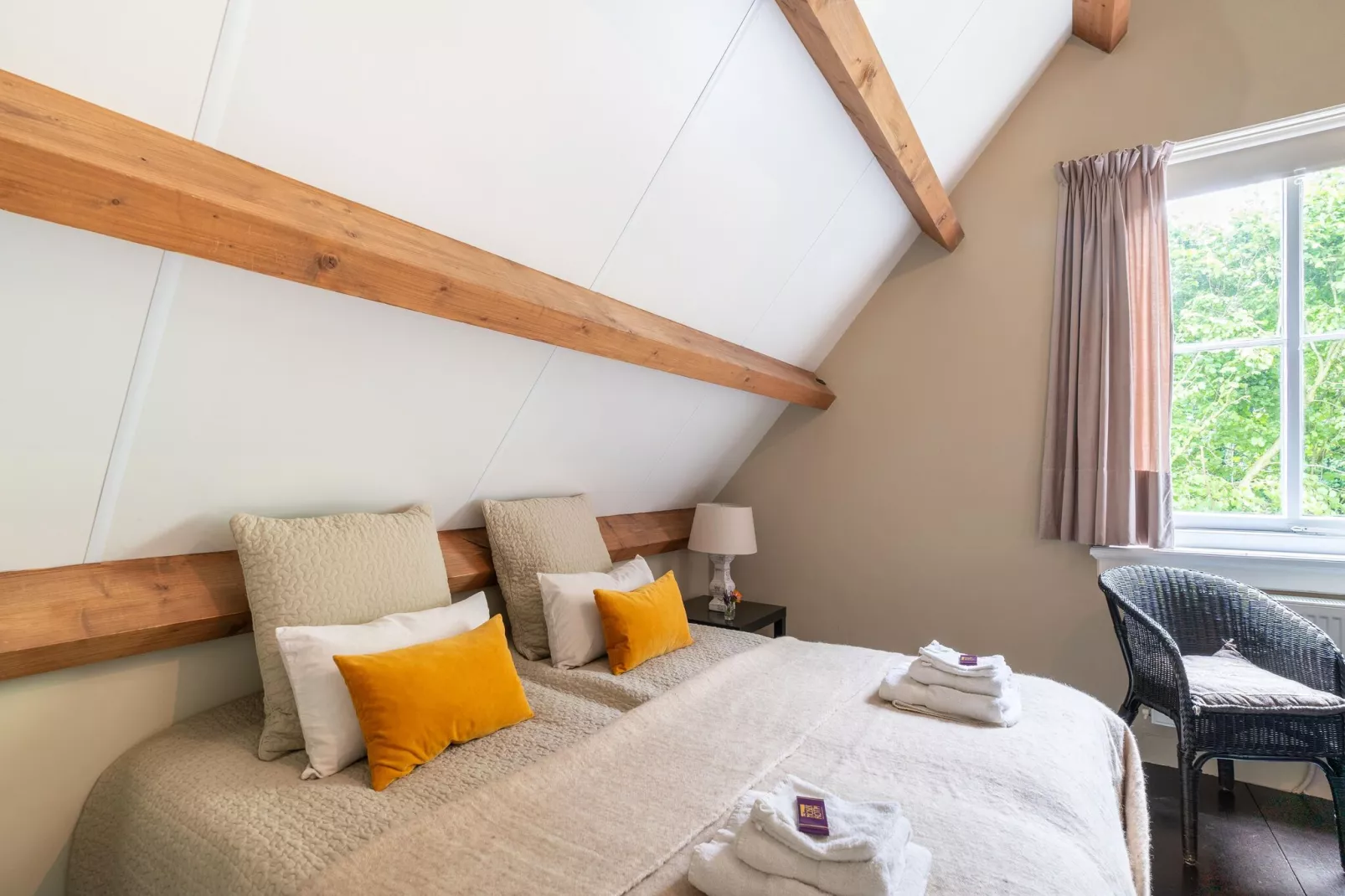 Koetshuis 't Geyn-Landgoed Noordenhoek-Bedroom