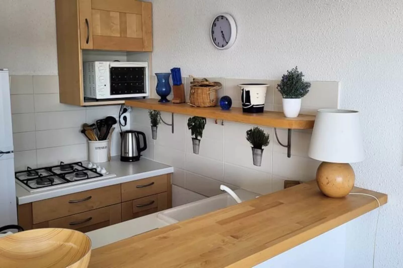 Résidence Marina Lairan Vue Sur L'eau Et Les Bateaux De Port Camargue 2 &eacute;toiles F-Image-tags.