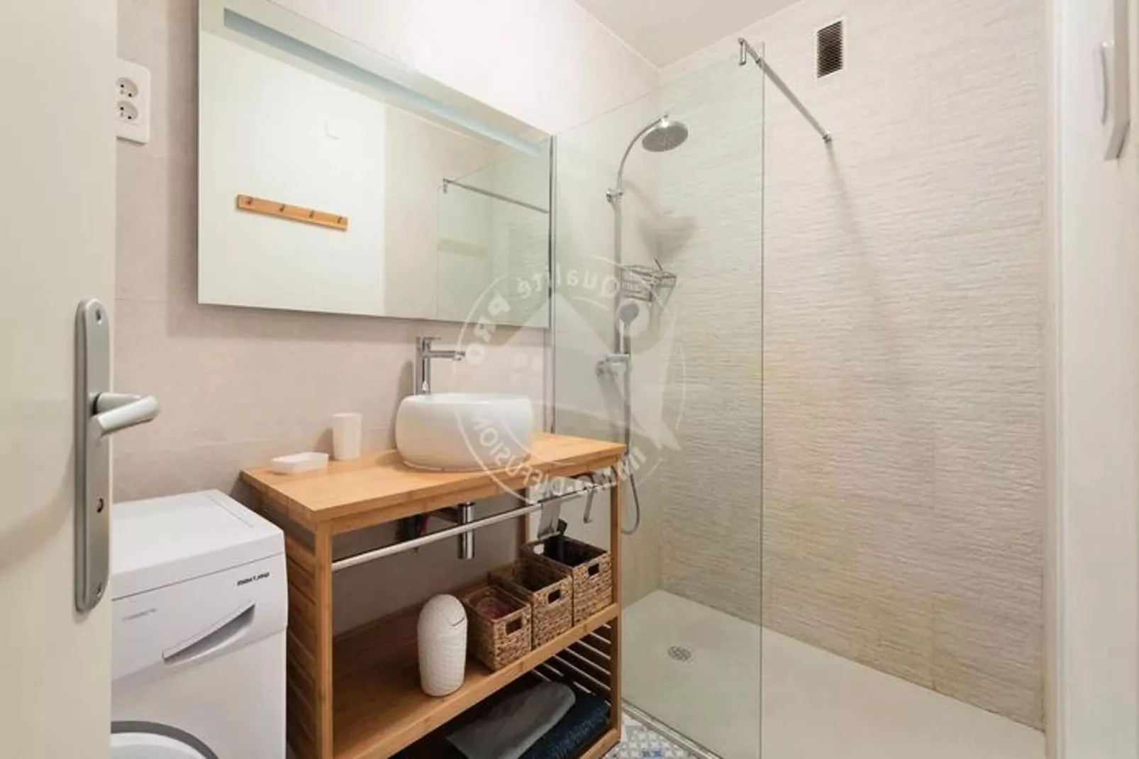 Résidence "le Frédéric Mistral"-Salle de bain