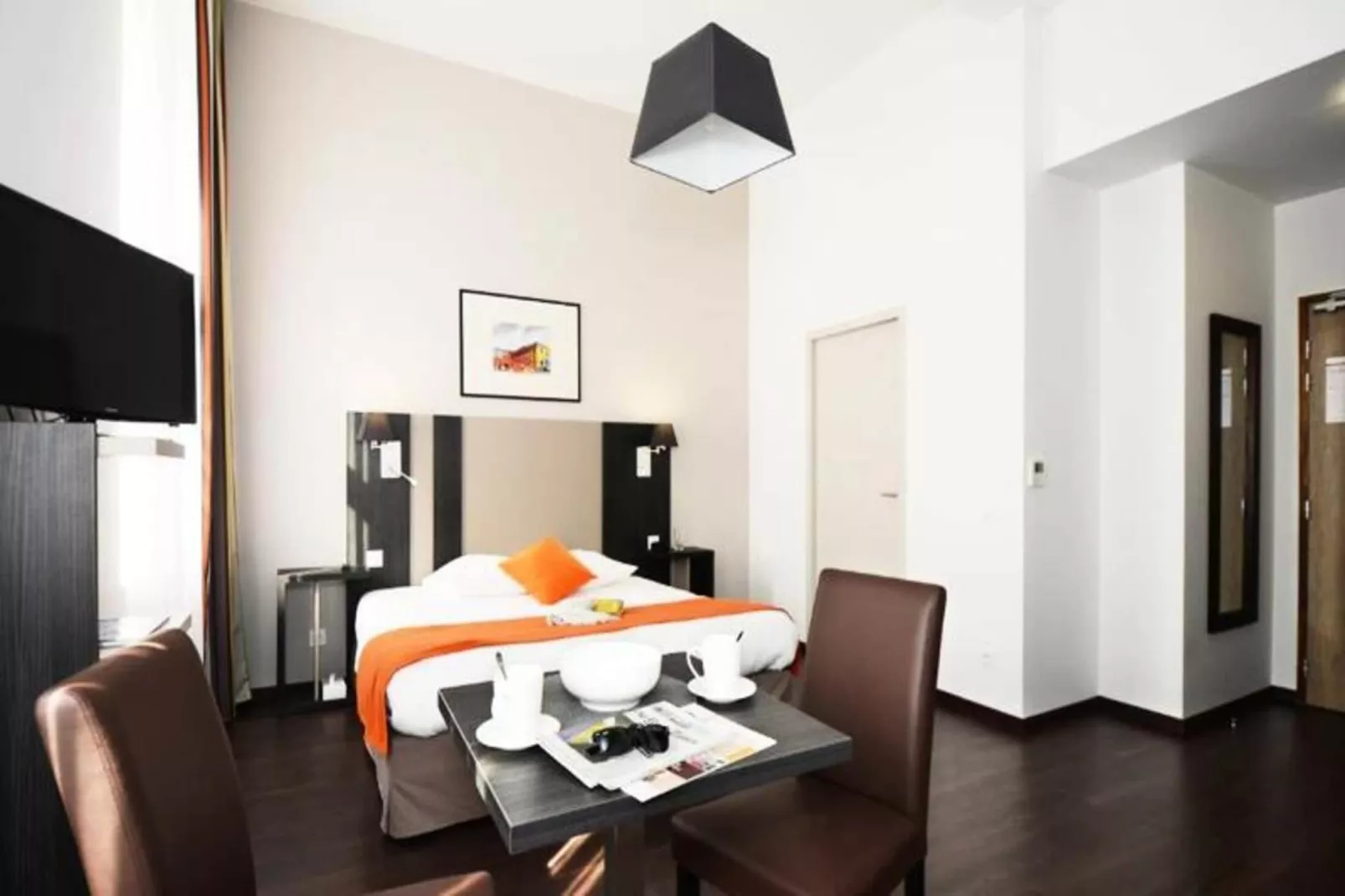 Appart'hôtel Odalys Colombélie-Dining room