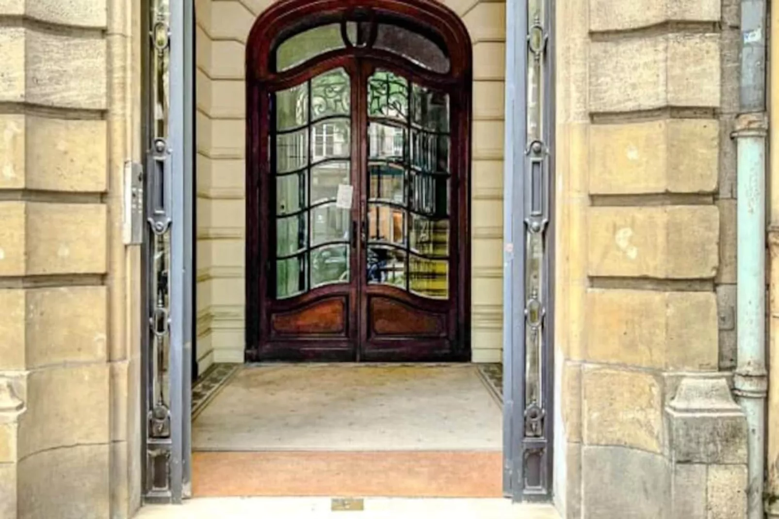 Bel Appartement Dans Un Immeuble Historique Proche Des All&eacute;es De Tourny-Image-tags.