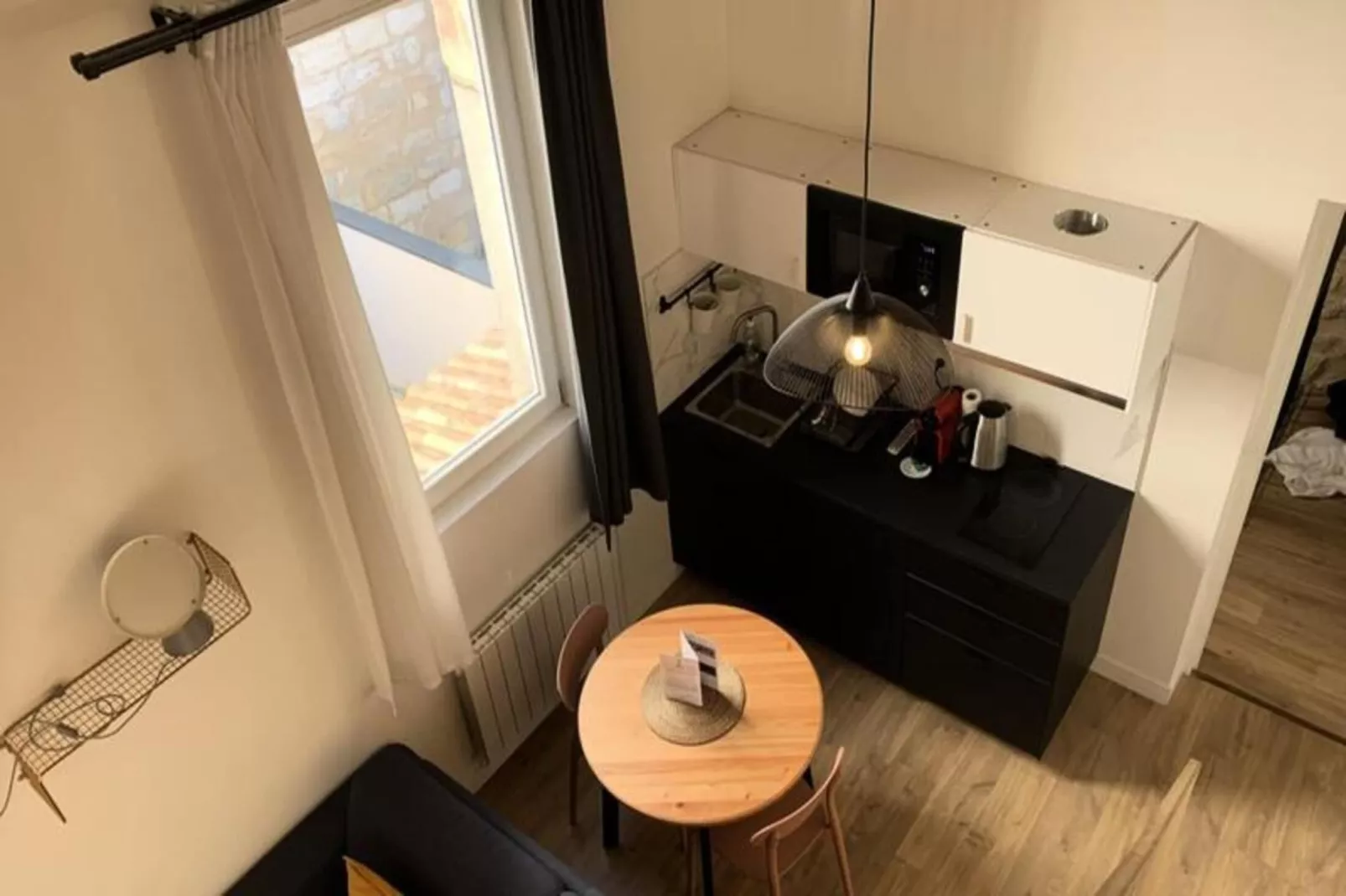 Duplex Confortable Dans La Belle Pierre Plac&eacute; Au Porte De La Gare St-jean-Salon