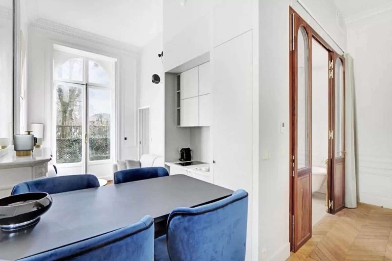 Maison Labruy&egrave;re - Suite Jardin Royal-Dining room