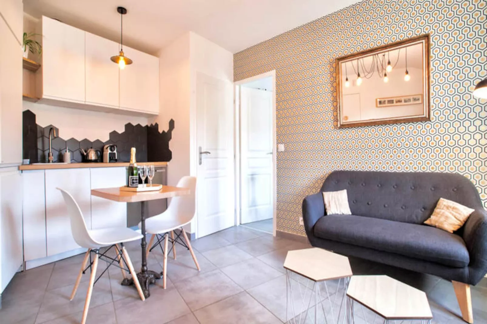 Les Toits De L'argenterie-Image-tags.